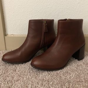 Johnston and Murphy Booties Sz 7 *fits like 6.5*